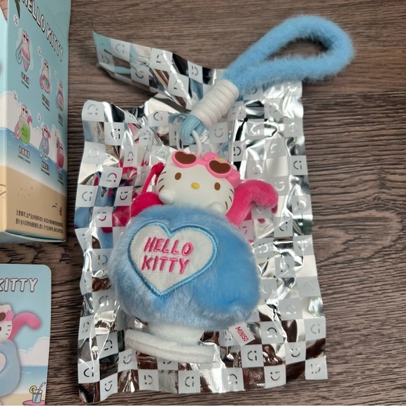 Hello Kitty Miniso Summer Tan Series Confirmed Cherry Smoothie Aroma Pendant - Picture 2 of 9